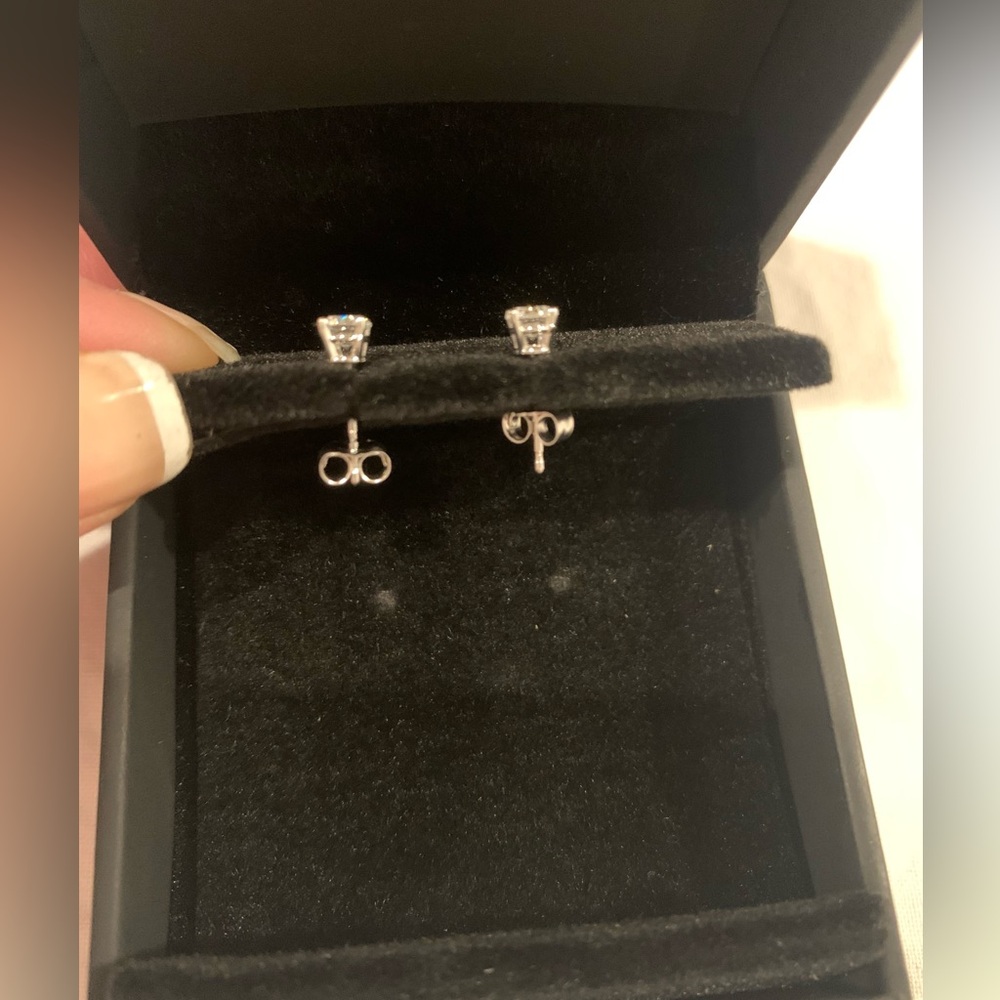 CZ Diamond 4mm Pair of Stud Earrings (small) / Stainless Steel / Brand New - Picture 3 of 5